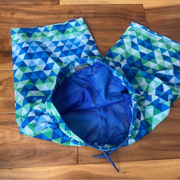 Eddie Bauer size M 10/12 NWOT swim shorts - Picture 2 of 5